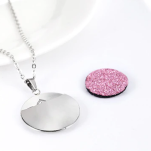 Collar Difusor Aromaterapia Flor de Loto Plateado atrás